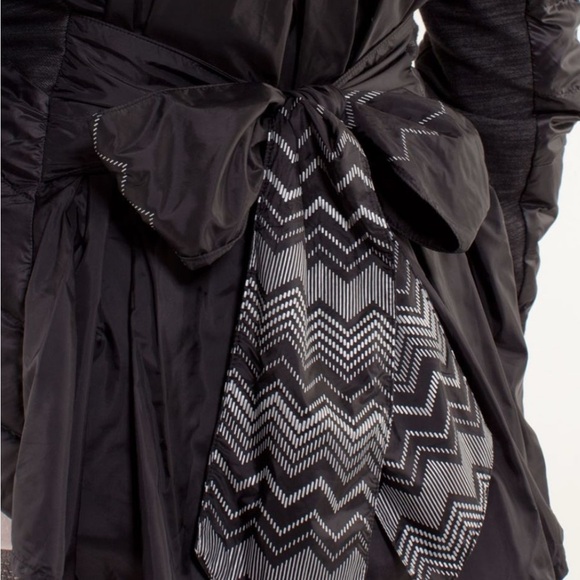 Lululemon Black Quilted Blazer with Belted Waist - Picture 4 of 7